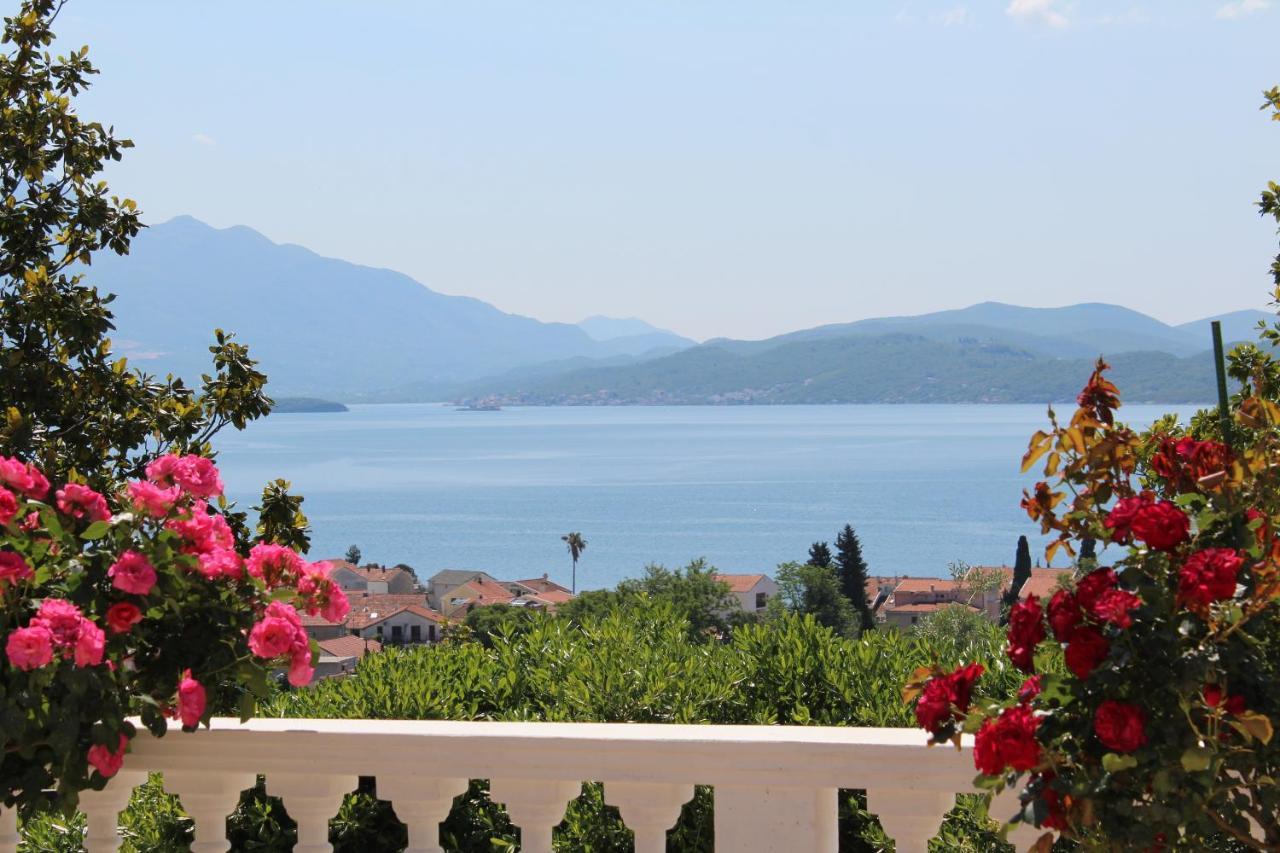 Monte Aria Panorama Suites Херцег-Нови Экстерьер фото
