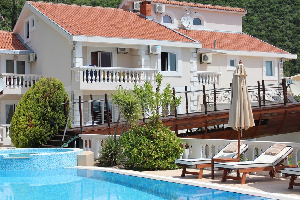 Monte Aria Panorama Suites Херцег-Нови Экстерьер фото